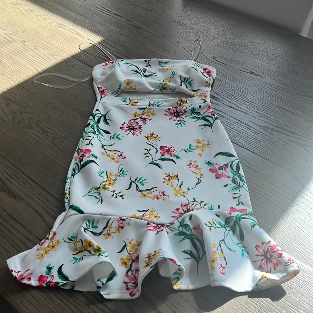 Fashionnova xs floral dress great condition only worn once no rips stains